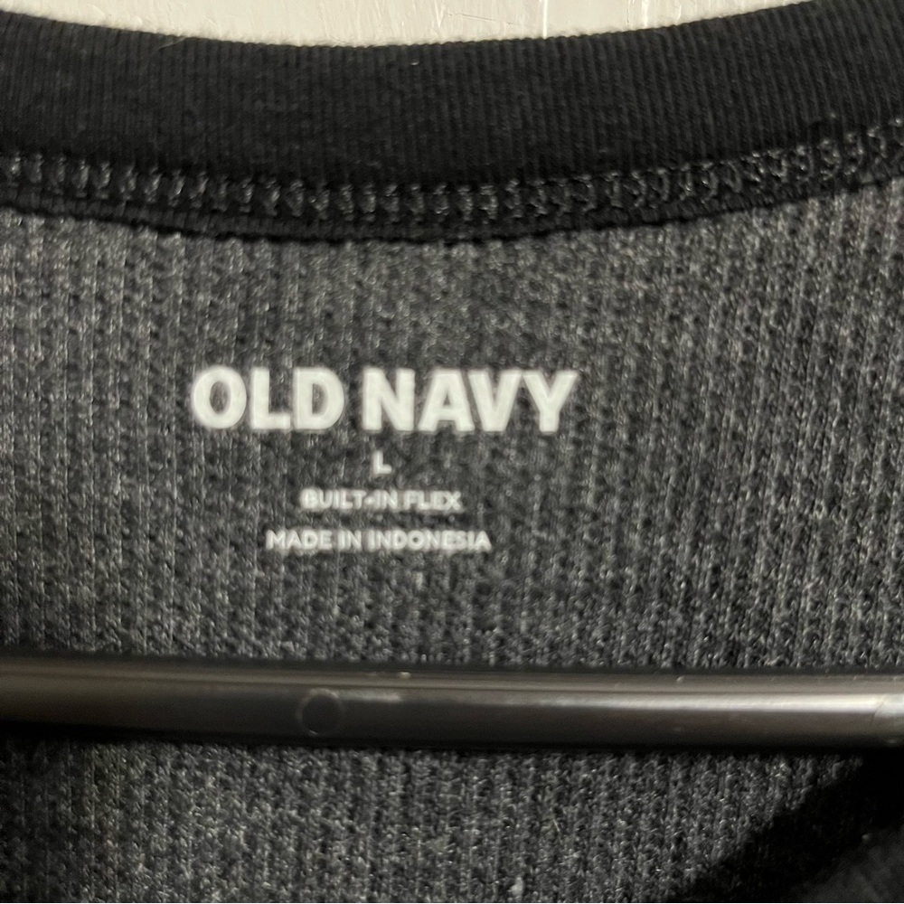 ⚡️ Old Navy Men's Black and Gray Long Sleeve Shirt - Picture 3 of 3